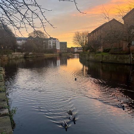 Apartamento Cozy Flat In The Heart Of Leith Edimburgo Exterior foto